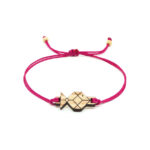 bracelet cordon rose avec pendentif en bois et en forme de poisson origami