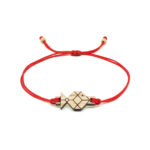 bracelet cordon rouge avec pendentif en bois et en forme de poisson origami