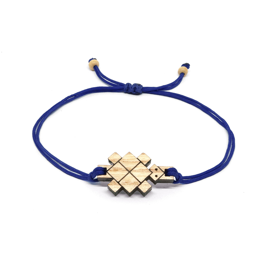 bracelet cordon bleu marineavec pendentif en bois et en forme de tortue