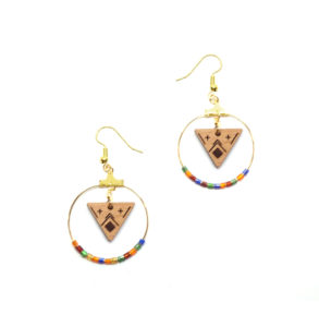 boucles d'oreilles en bois en forme de triangle et cercle coloré