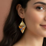 Zoom sur des boucles d'oreilles berbère de Sozo