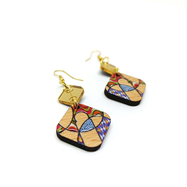 Boucles d'oreilles avec plusieurs couleurs