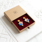 Boucles d'oreilles triangulaire dans un coffret en Kraft