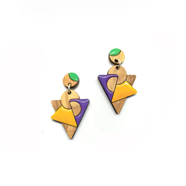 Boucles d'oreilles avec beaucoup de triangles colorés