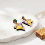boucles d'oreilles colorés en forme triangulaire